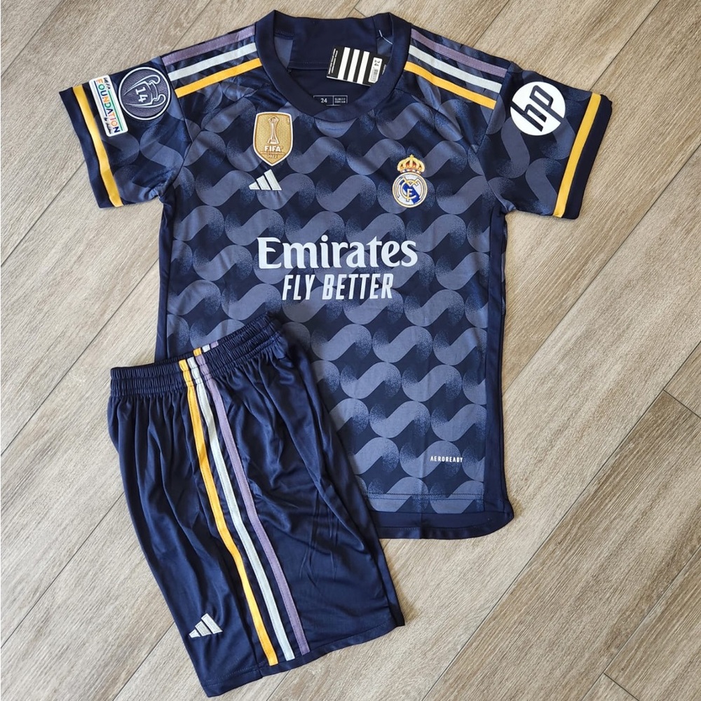 Real Madrid Vini Jr 7 set for kids - Picture 2 of 5